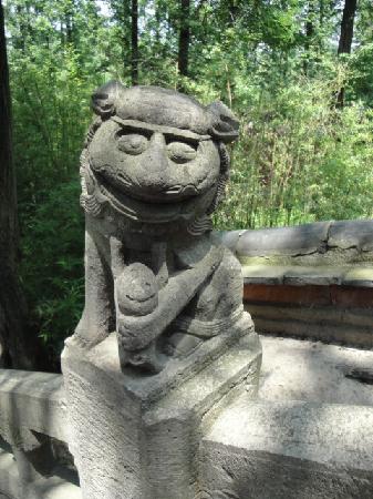 Photos of Bao Zheng Cemetery