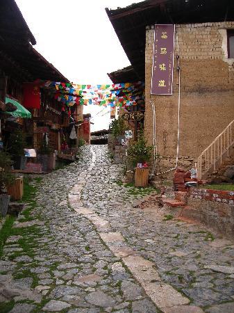 Photos of Dukezong Ancient City