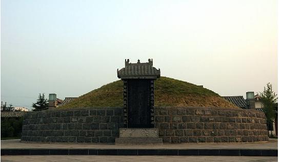 Photos of Liu Yuxi′s Tomb