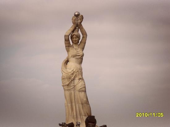 Photos of Statue of Fisher Girl