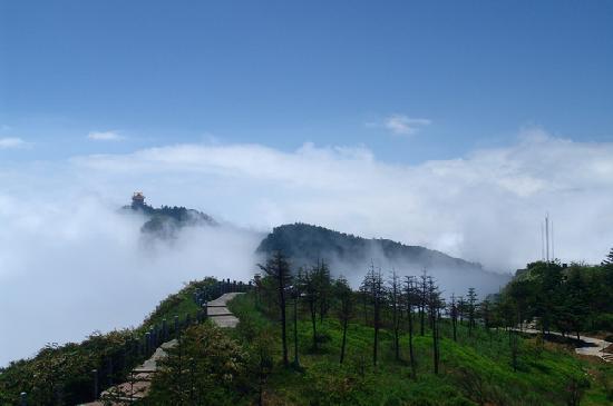 Photos of Ten-Thousand Buddhas Peak