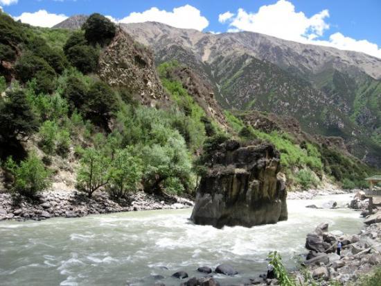 Photos of Yarlong Tsangpo River